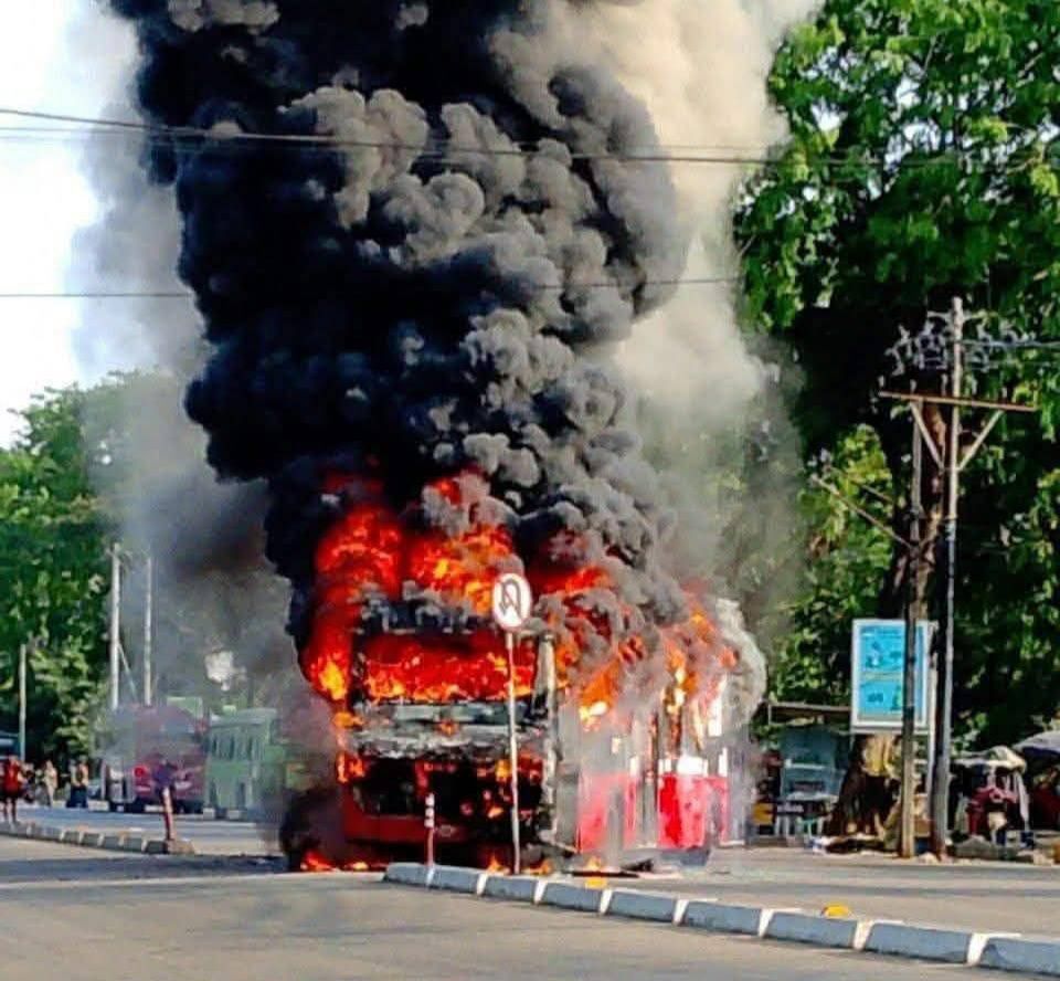 ရန်ကုန်မြို့၌ YBS ယာဉ်များ ဆက်တိုက်မီးလောင်မှု- စက်ပိုင်းဆိုင်ရာကြံ့ခိုင်မှုနှင့် ခရီးသည်လုံခြုံရေး မေးခွန်းထုတ်စရာဖြစ်လာ