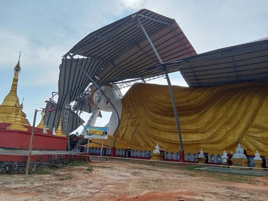 လေပြင်းတိုက်ခတ်မှုကြောင့် ကရုပ္ပိကျေးရွာရှိ လျောင်းတော်မူဘုရား အမိုးများ ပျက်စီး